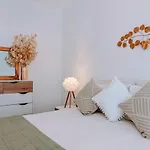 1 Bed With Pool In דירה *