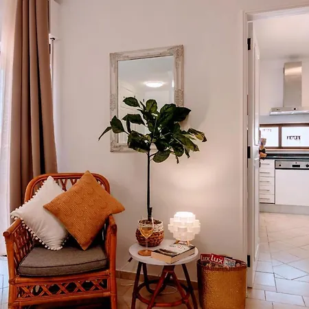 Апартаменты 1 Bed With Pool In