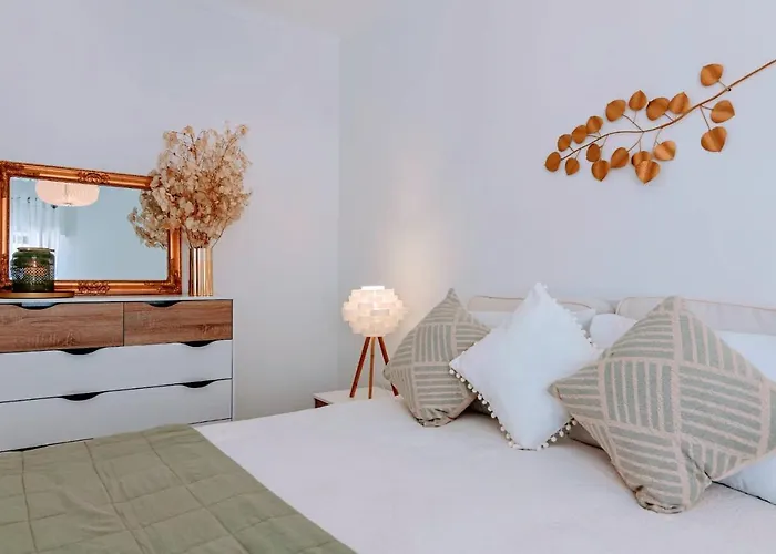 1 Bed With Pool In Apartment *