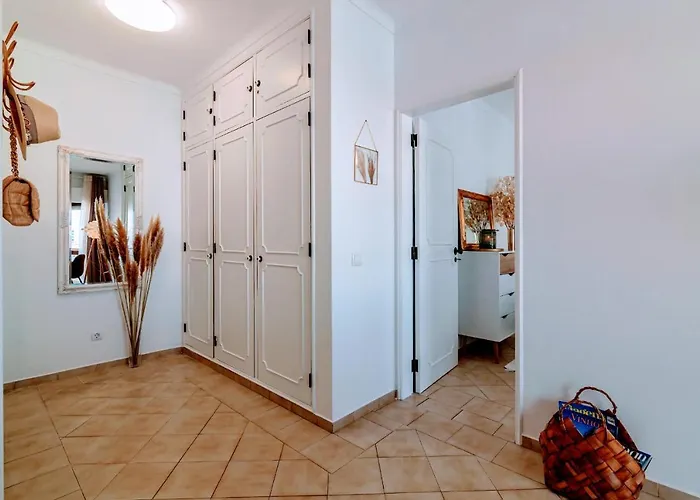 1 Bed With Pool In Appartement *